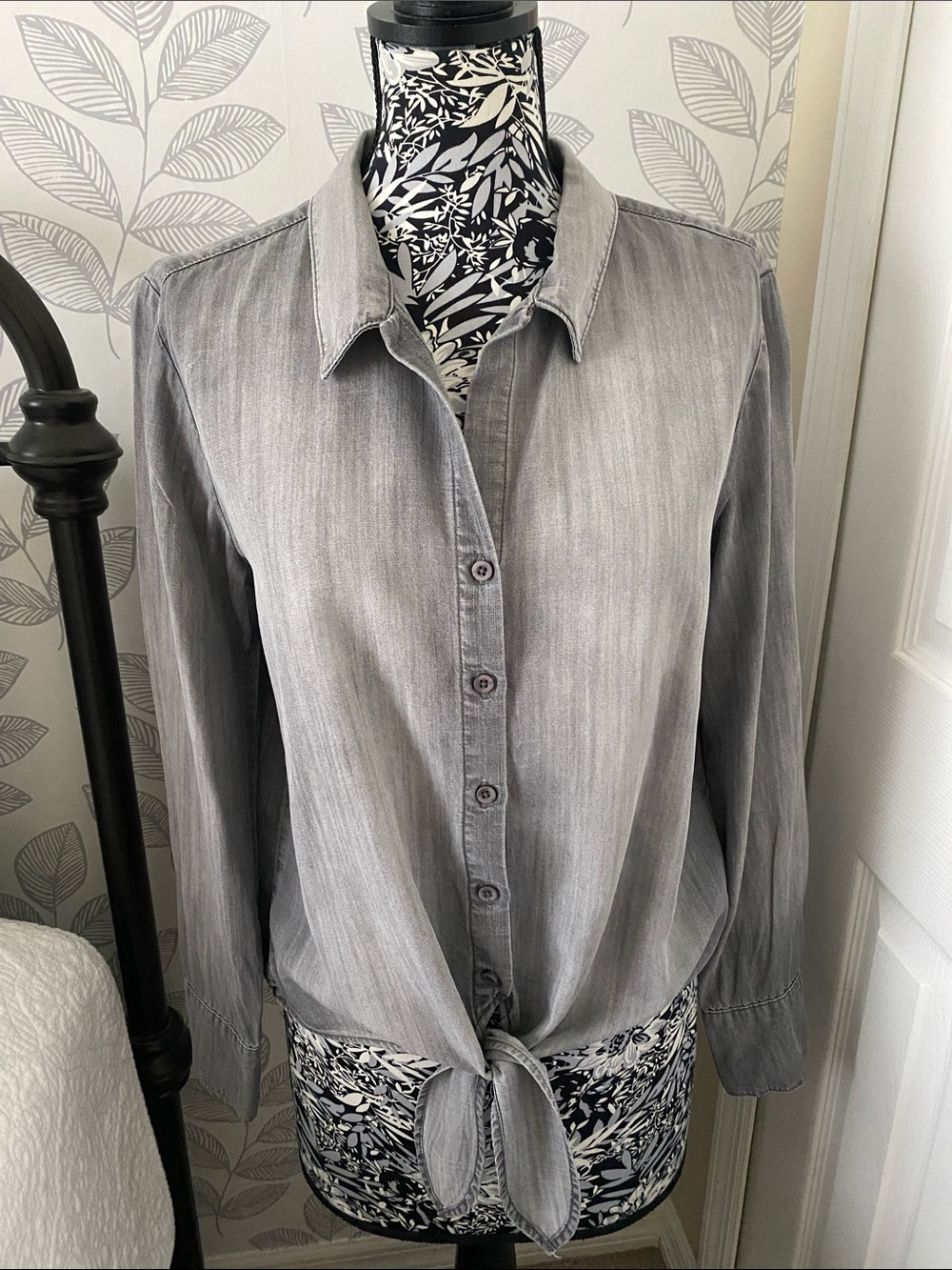 Women’s Cloth & Stone ombré gray tone long sleeve tie front button up blouse